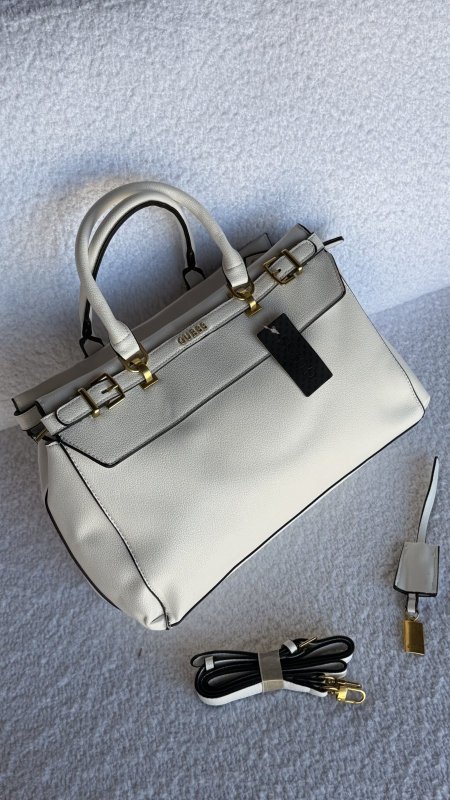 شنطة جيس /guess حجم كبير ماستر كواليتي بدون علبة